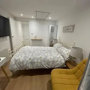  Apartment 1 Bedroom Guest Near City Centre.
